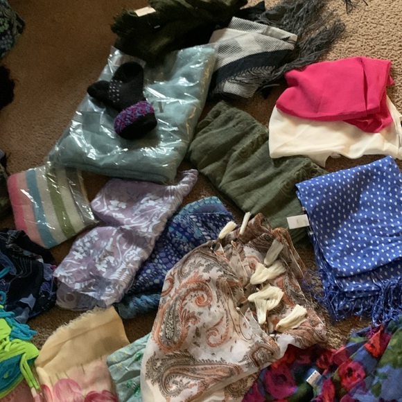 SCARF PARTY all kinds NWT/ NWOT - Picture 13 of 16